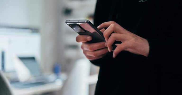 How many people play fantasy cricket in India?