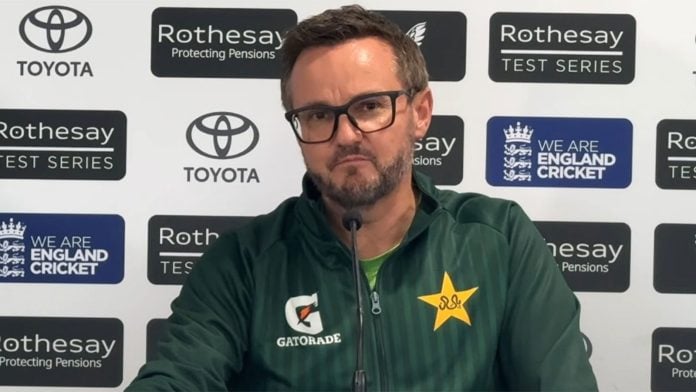 News: Pakistan white-ball Mike Hesson says he is open to coaching the Test team on a full-time basis in the future.