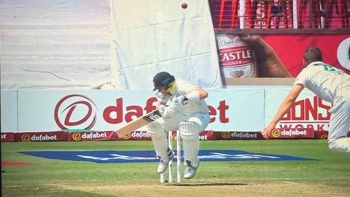 News: Steve Smith is off the field on the fourth evening in Durban due to concussion protocols after a blow to the helmet while batting.